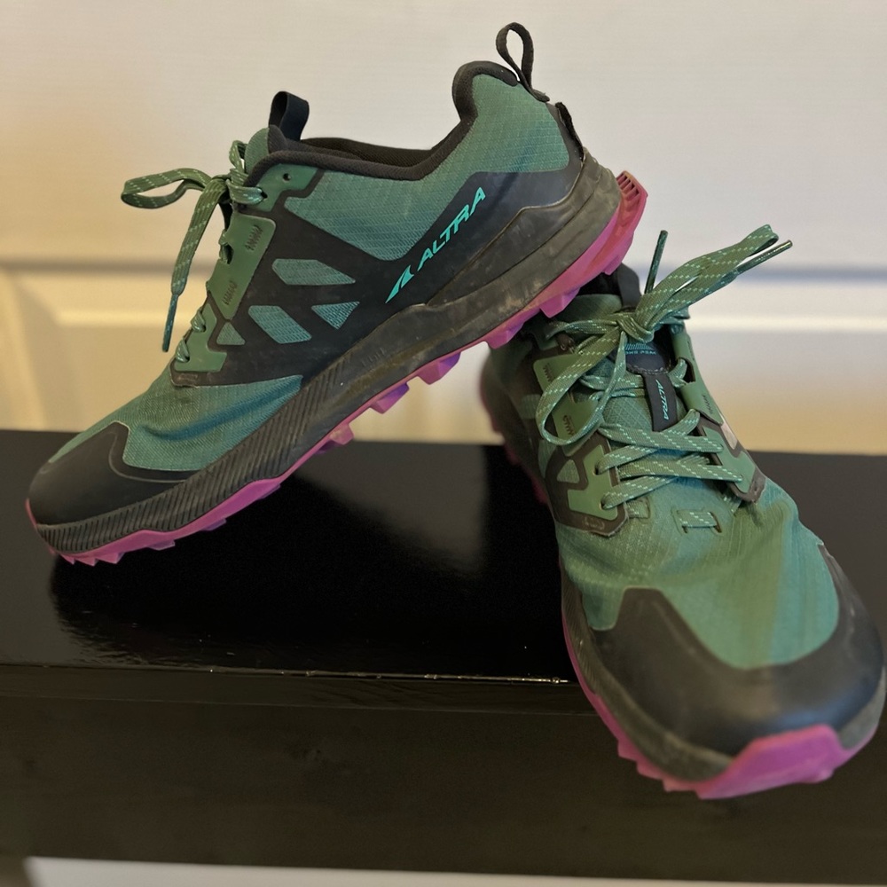 Basically NWOT Altra lone peak 7 trail shoes M8.5 L 10.5